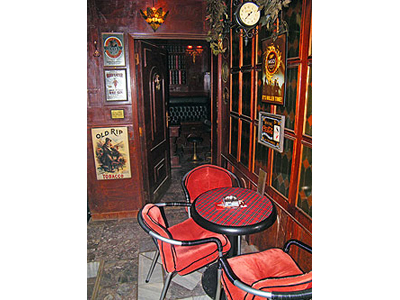 CAFFE PUB VRUĆI GAVRAN Bars and night-clubs Belgrade - Photo 9