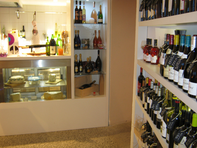DEVINO - WINE & GRIC BAR Vineries, wine shops Belgrade - Photo 6