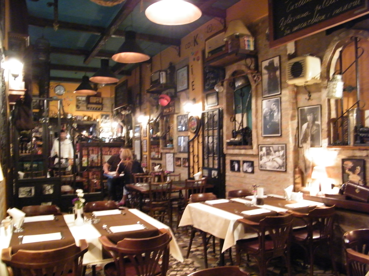 ALO ALO Restaurants Belgrade - Photo 6