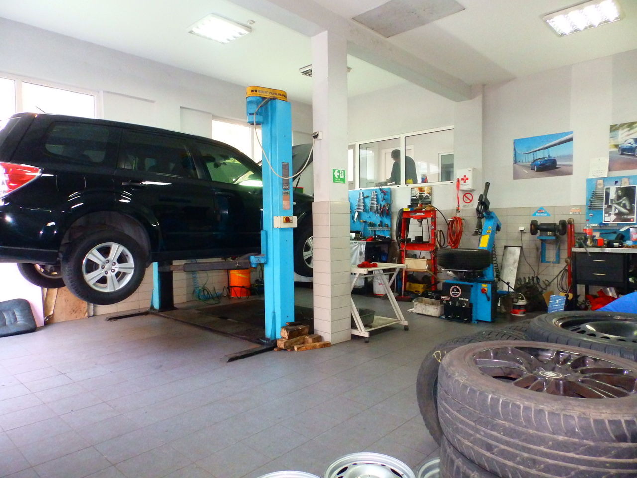 AUTO SERVICE ZUJA Tire repair Belgrade - Photo 3