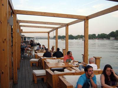 COCKTAIL BAR CRUISE Rafts Belgrade - Photo 3