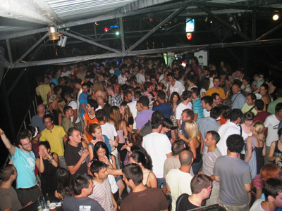 ZEPHYR Bars and night-clubs Belgrade - Photo 3