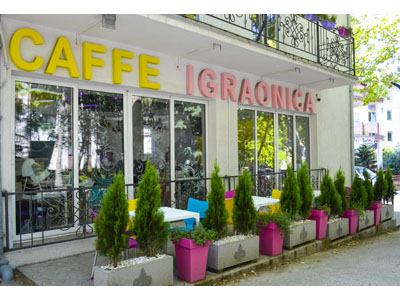 MASKARADA CAFFE IGRAONICA Frizerski saloni Beograd - Slika 1