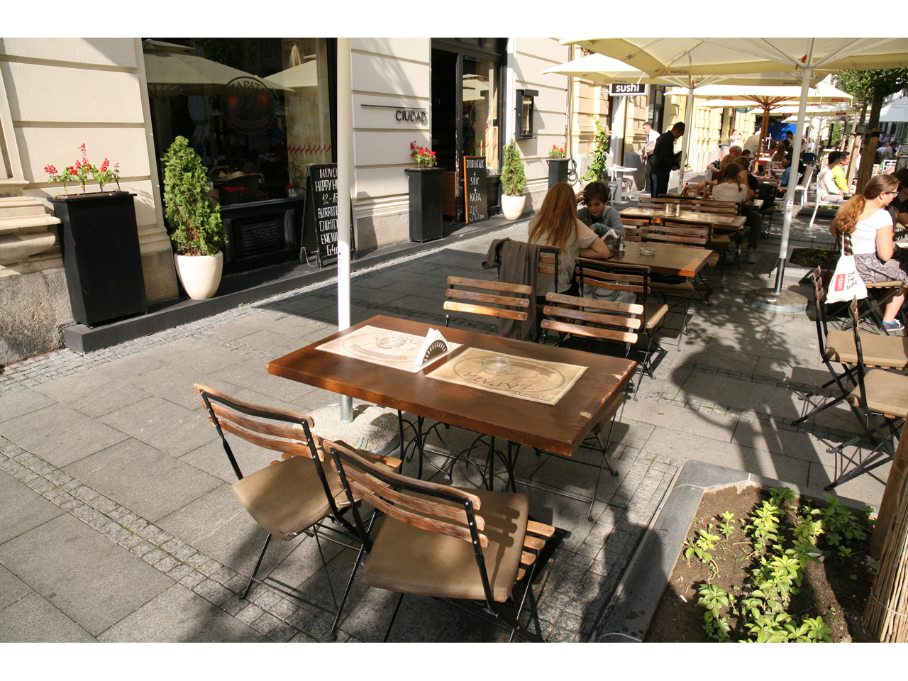 Slika 2 - ZAPATA Restorani Beograd