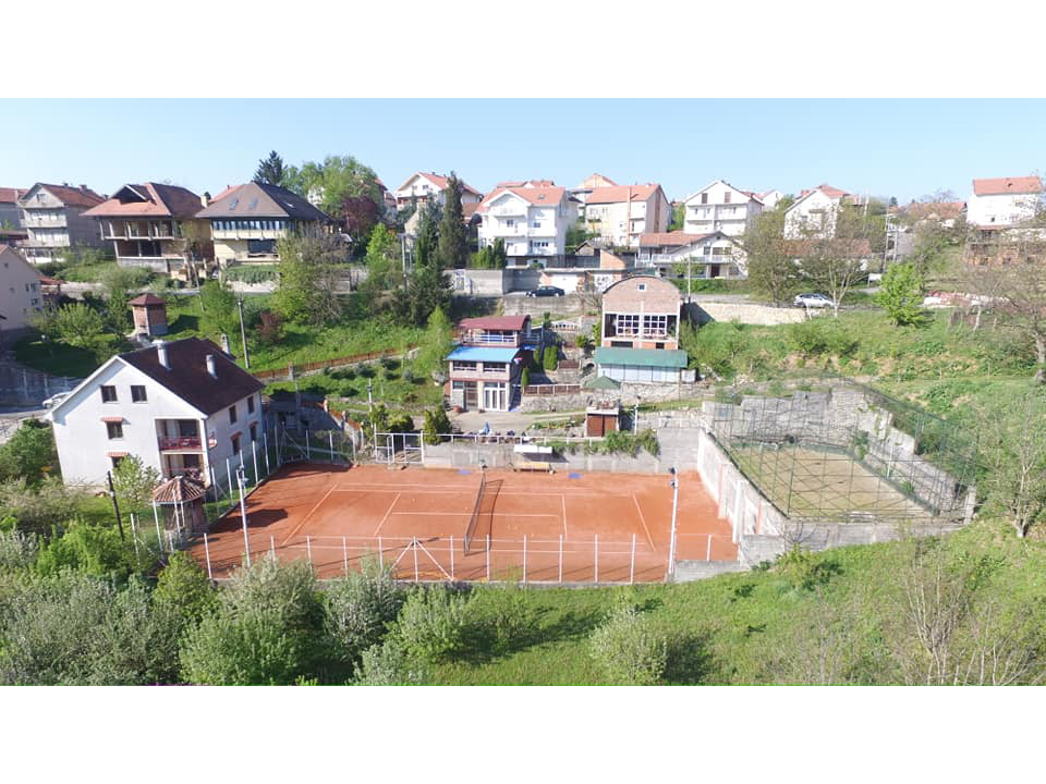 TENISKI KLUB ŠAMPION Teniski klubovi, teniski tereni, škole tenisa Beograd - Slika 1