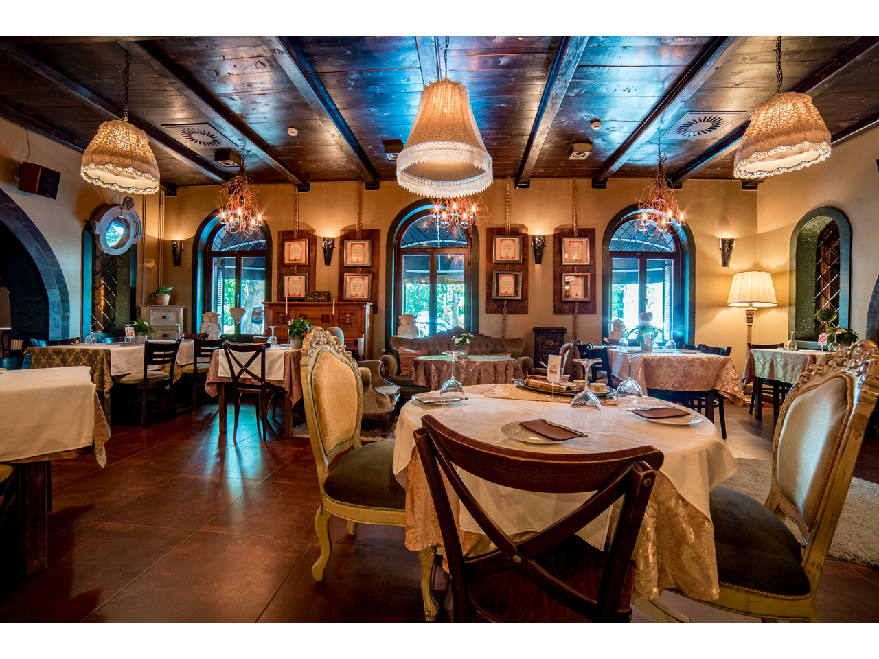 RESTORAN KOVAČ Restorani Bulevar oslobođenja 221, Voždovac