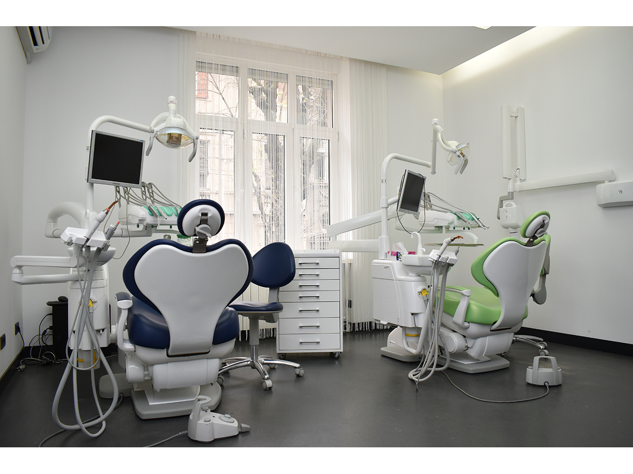 Photo 2 - DENTAL ORDINATION DENT EVENT Dental surgery Belgrade
