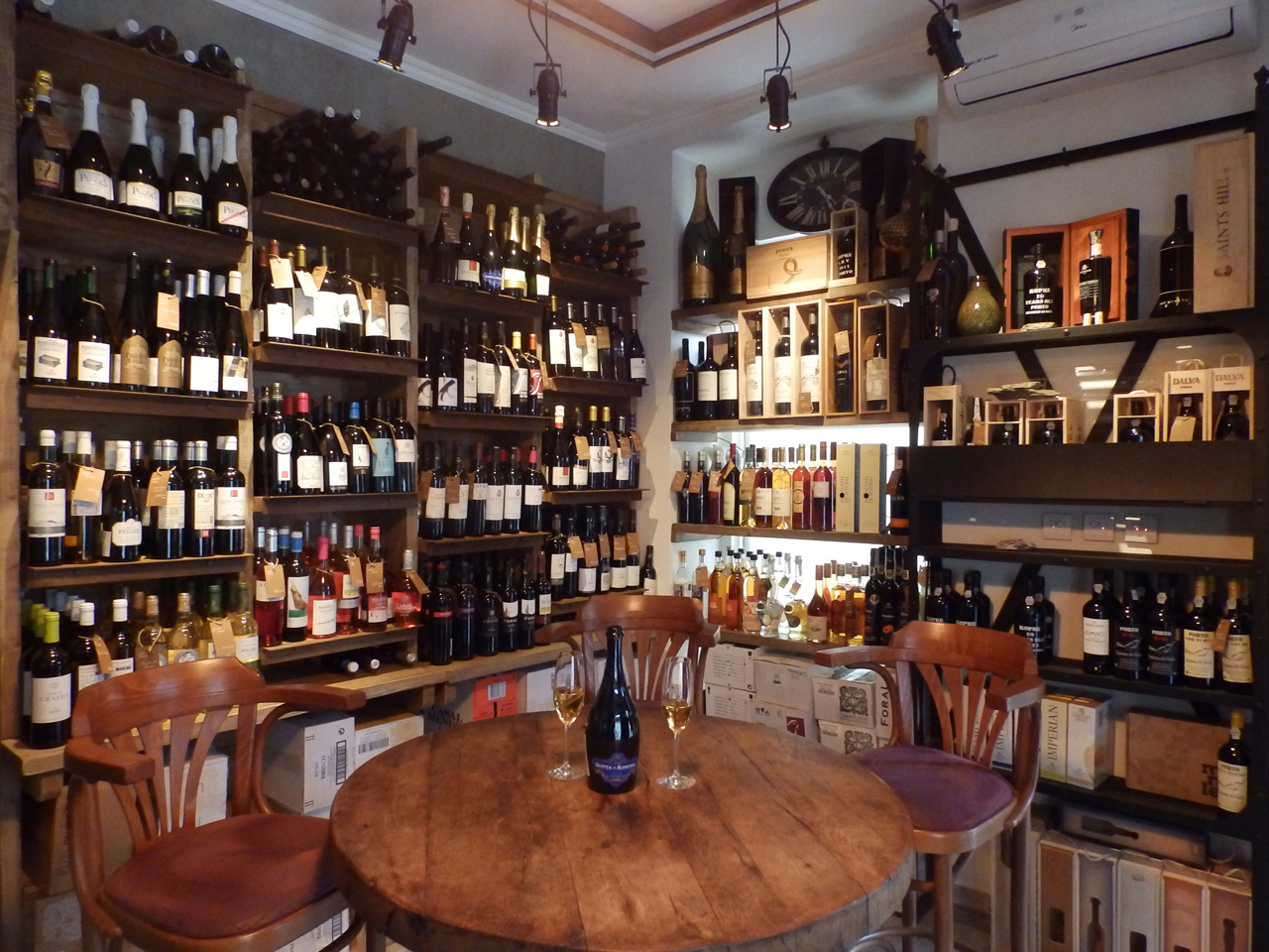 VINSKI DUCAN TINTOR - VINOMOND Vineries, wine shops Belgrade - Photo 2