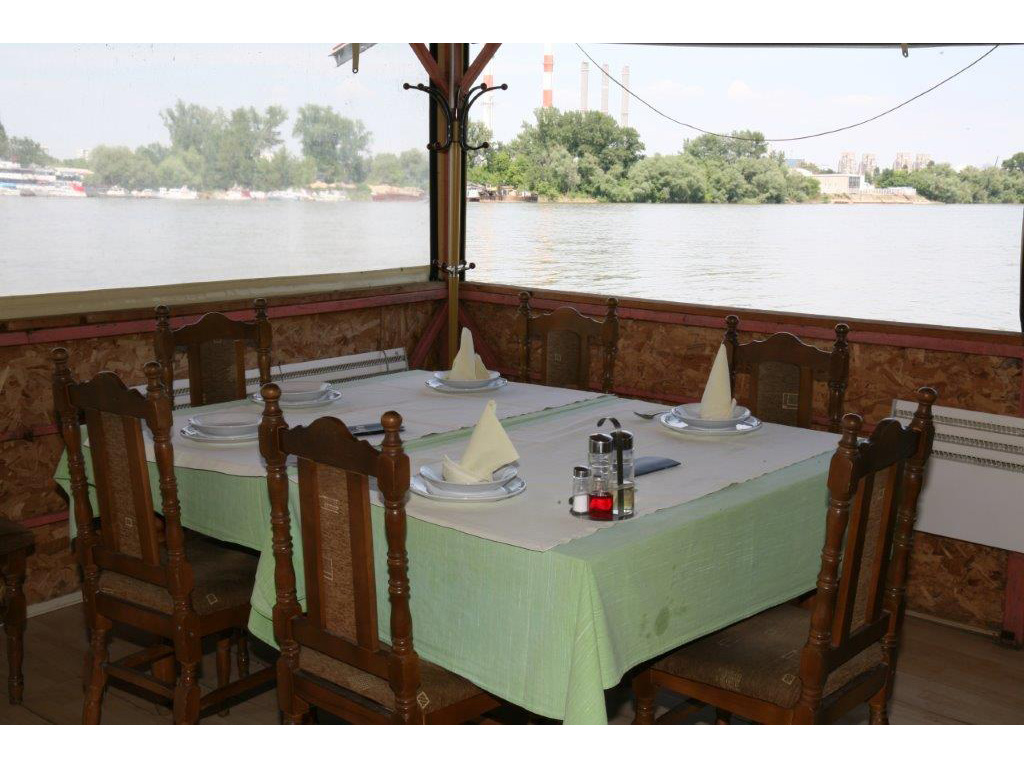 DOROTEA LJUBICA SPLAV RESTORAN Riblji restorani Beograd - Slika 4
