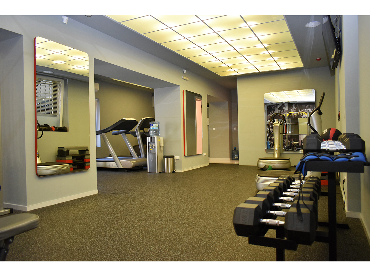 BLACK AND WHITE FITNES CLUB Gyms, fitness Beograd