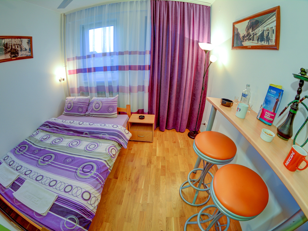 ROOMS  AND APARTMENTS S Hostels Beograd