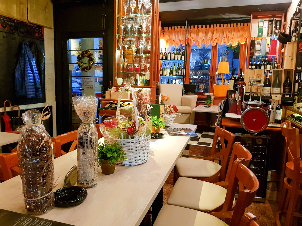Slika 2 - PAMPOUR BAR Restorani Beograd