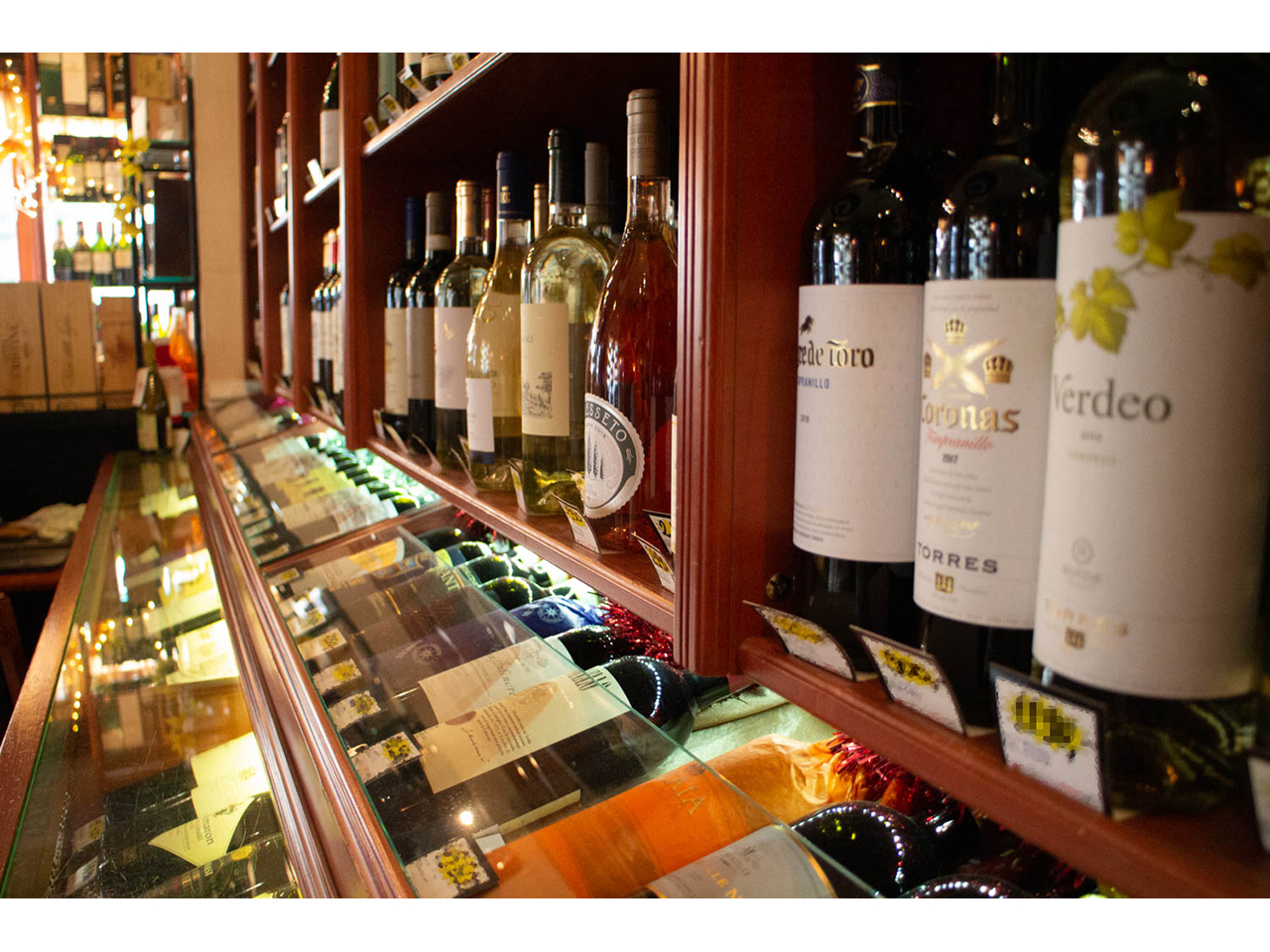 Slika 4 - PAMPOUR BAR Vinoteke, wine shop Beograd