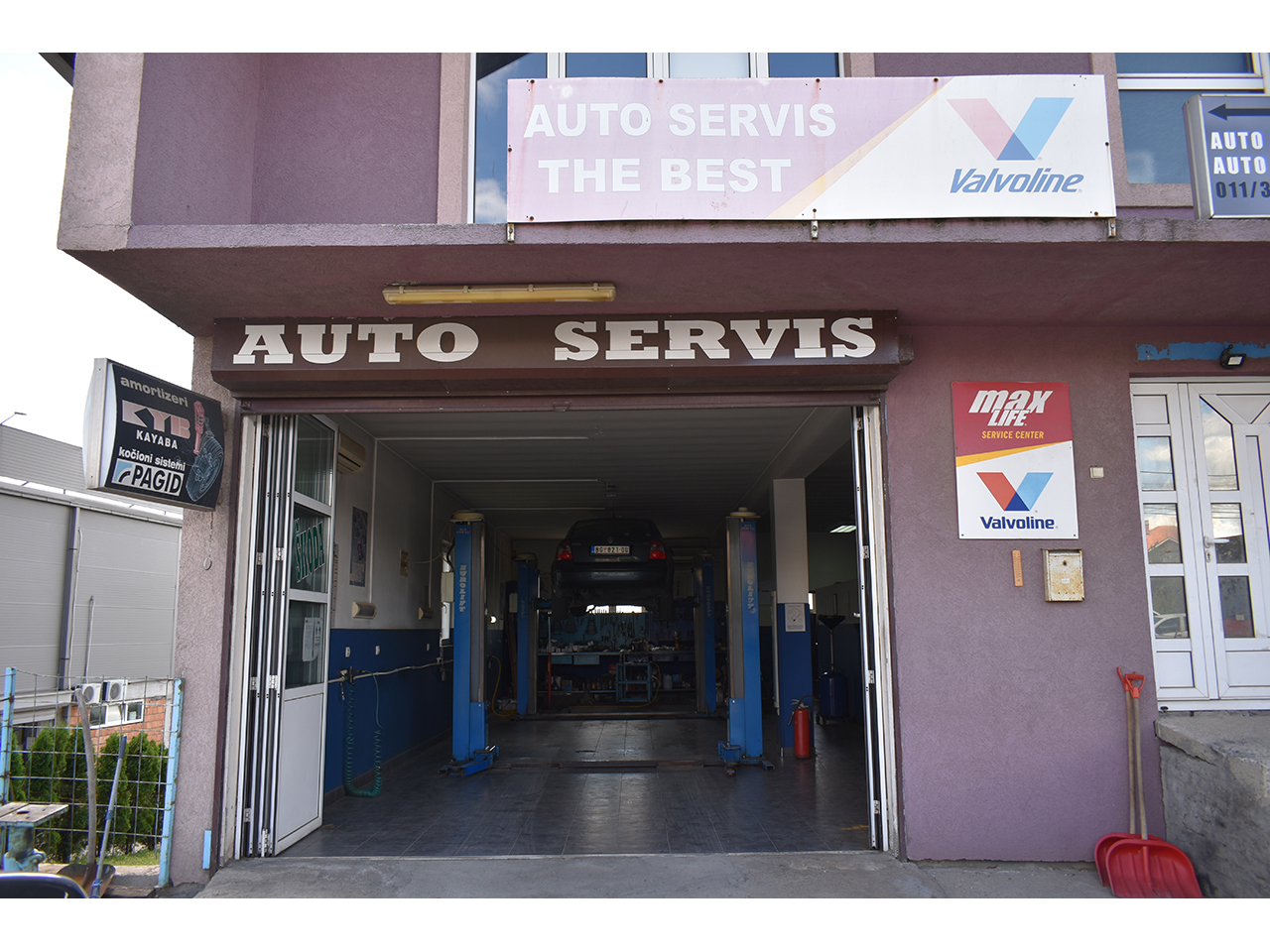 AUTO SERVIS - AUTO DELOVI THE BEST Auto servisi Beograd