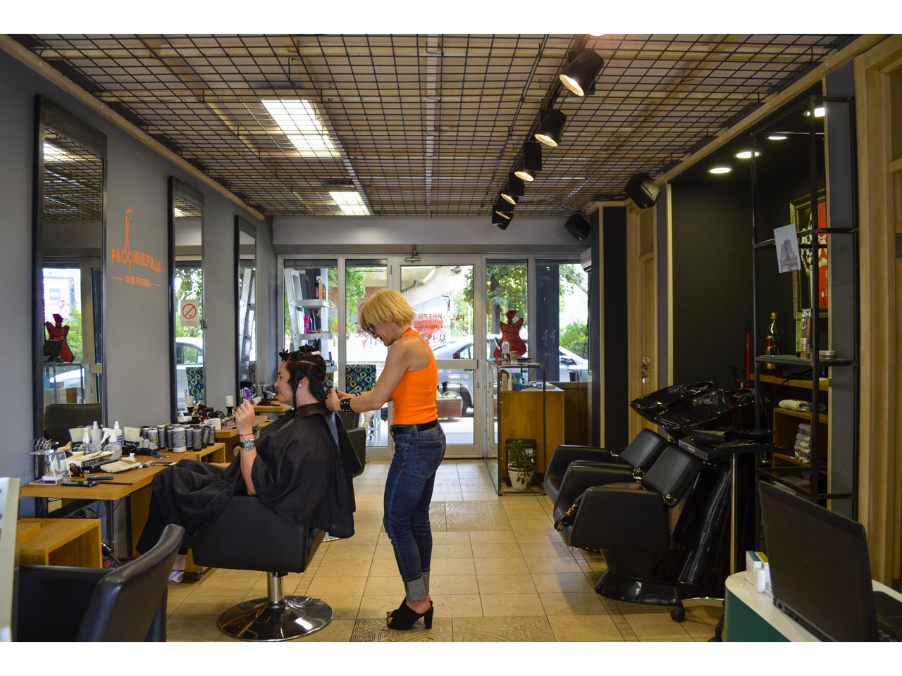 JOVAS HAIR SALON - REFINERY Hairdressers Belgrade - Photo 2