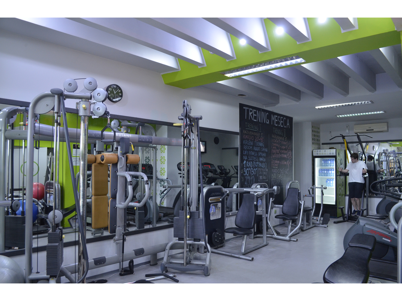 AXIS FITNESS Gyms, fitness Belgrade - Photo 3