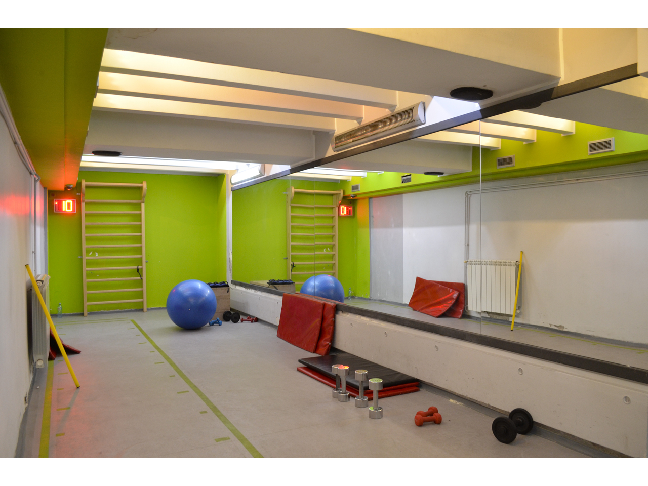 AXIS FITNESS Gyms, fitness Belgrade - Photo 9