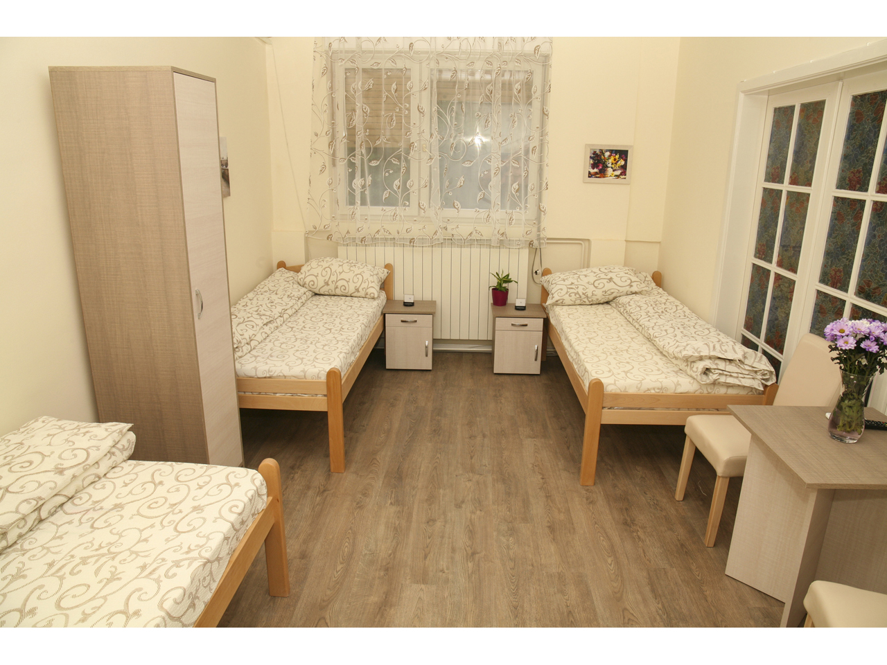 HOME FOR ELDERS SENJACKI KUTAK Homes and care for the elderly Beograd