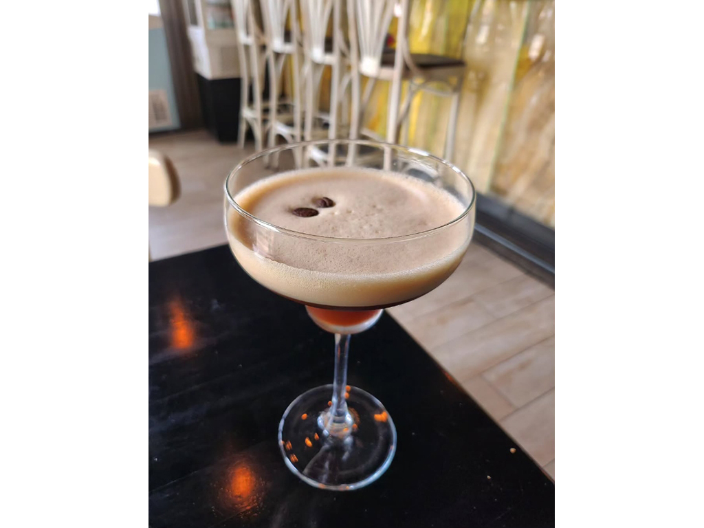 Slika 11 - CAFFE BAR I PIZZERIA OKO Kafe barovi i klubovi Beograd