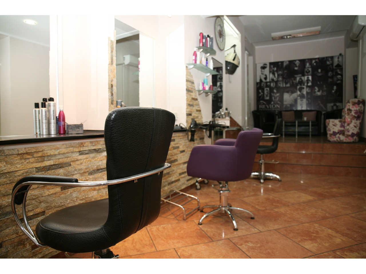 BUBI T - COSMETIC AND HAIRDRESSING SALON Hairdressers Belgrade - Photo 5