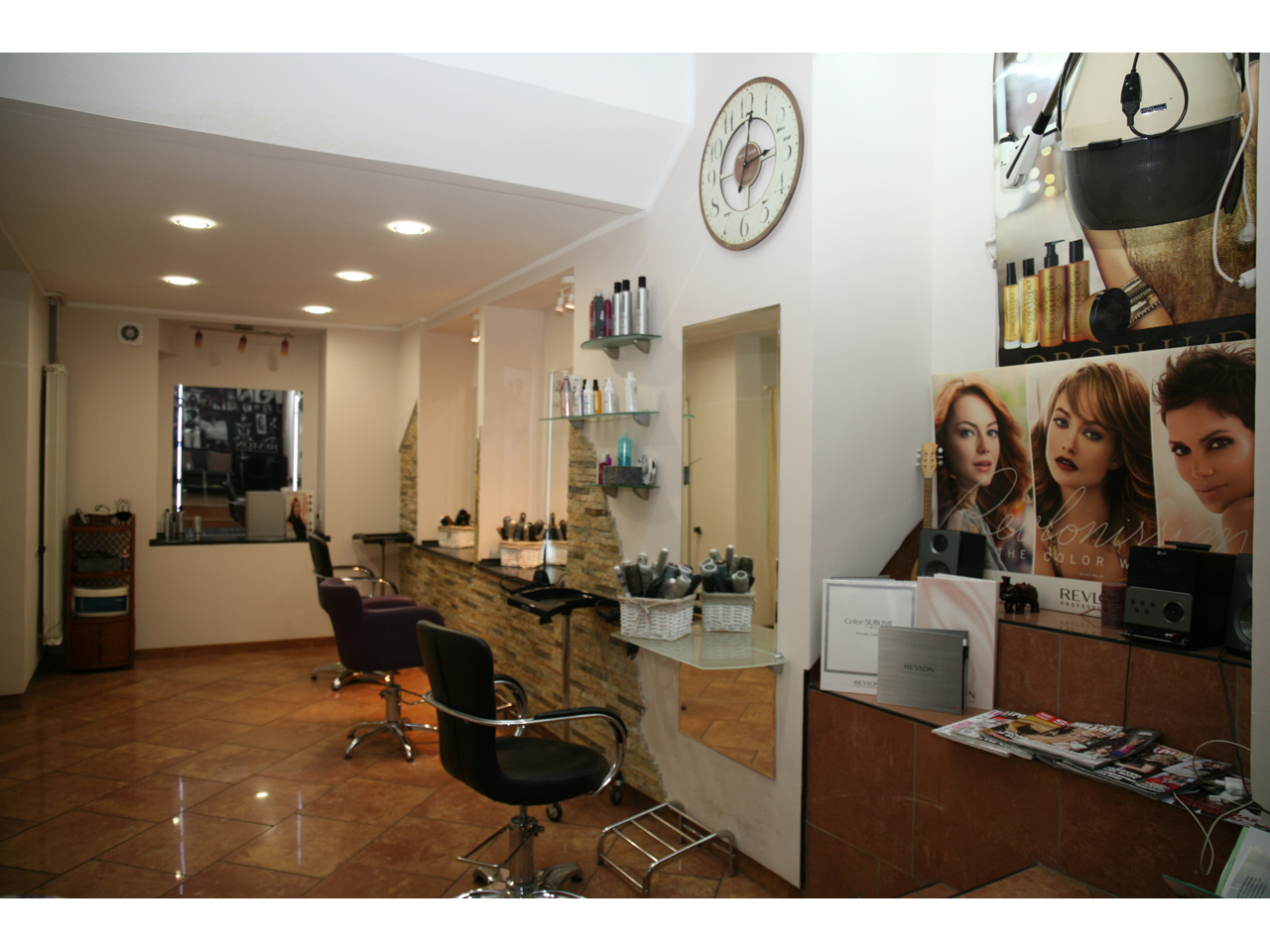 BUBI T - COSMETIC AND HAIRDRESSING SALON Hairdressers Belgrade - Photo 6