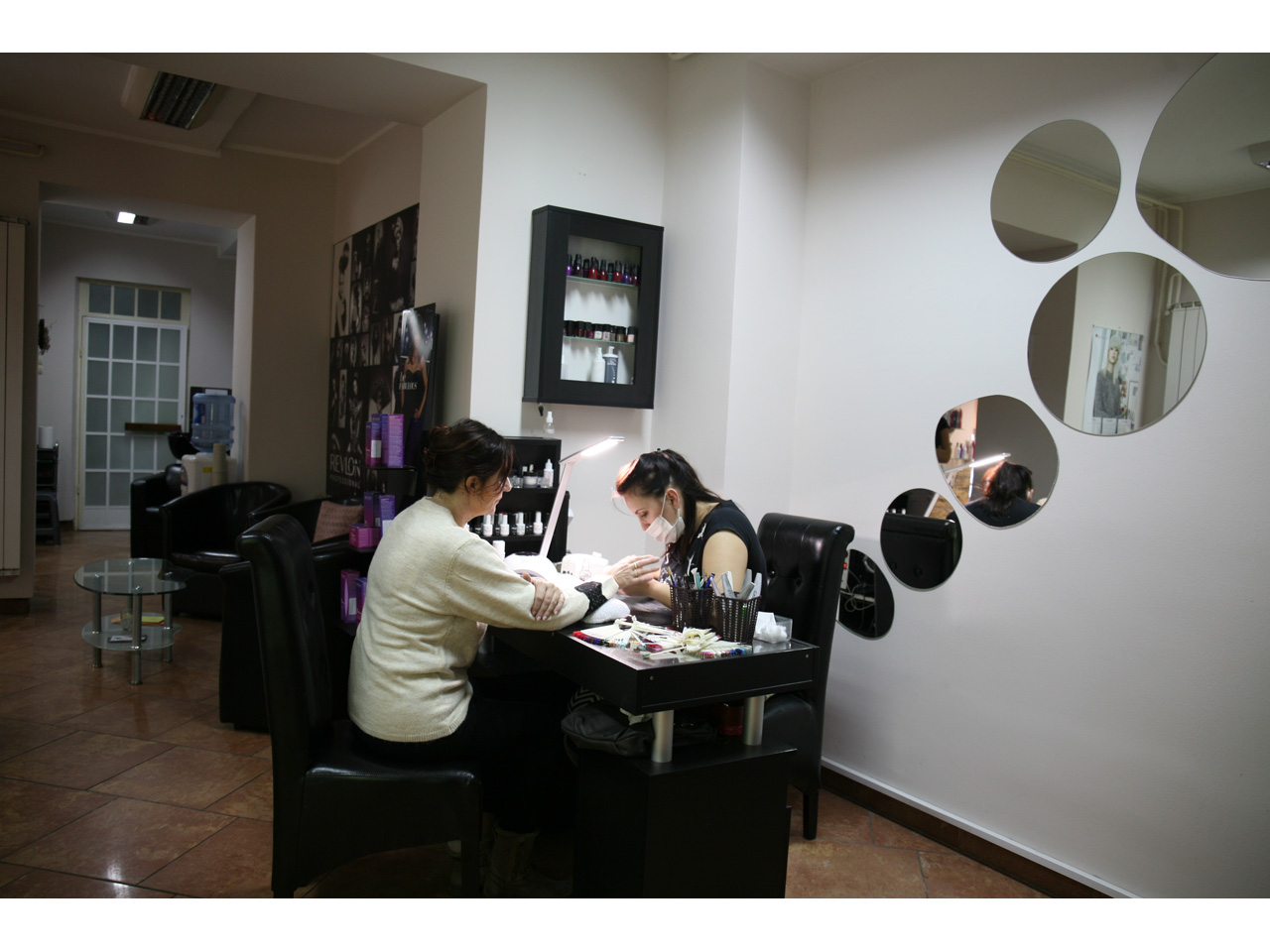 BUBI T - COSMETIC AND HAIRDRESSING SALON Hairdressers Belgrade - Photo 7