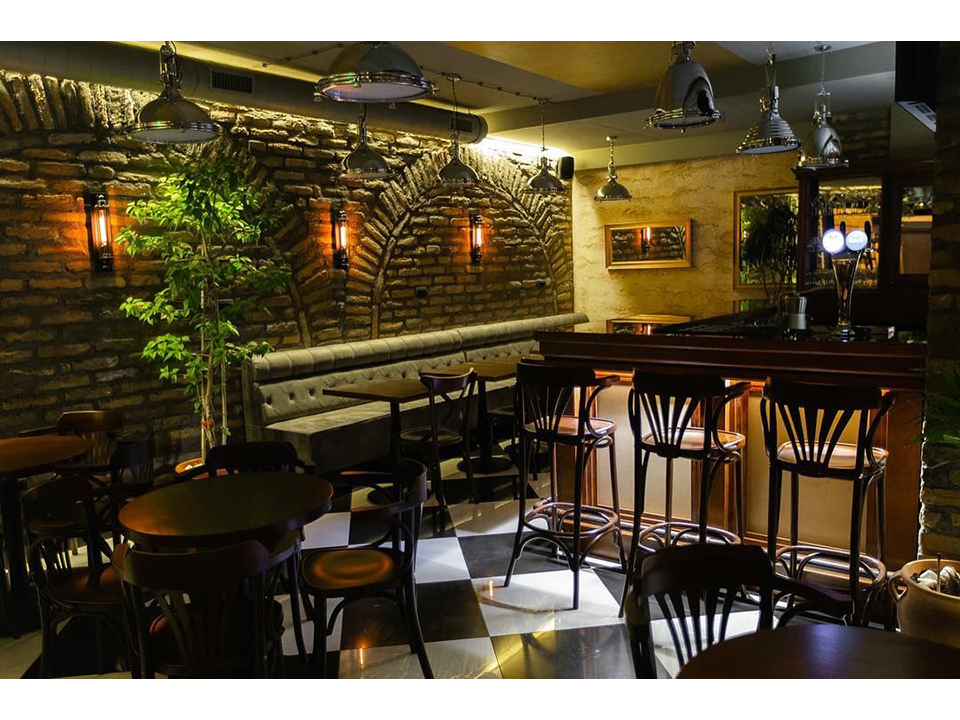 BRUDER BAR Bars and night-clubs Belgrade - Photo 4
