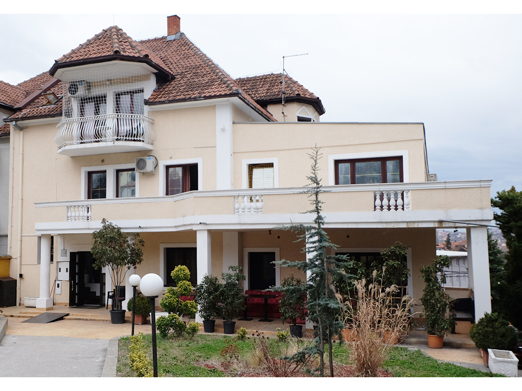 HOME FOR ELDERS USTANICKA LUX Homes and care for the elderly Beograd