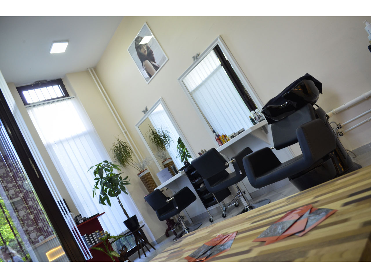 COSMETIC AND HAIRDRESSING STUDIO SI Hairdressers Belgrade - Photo 5