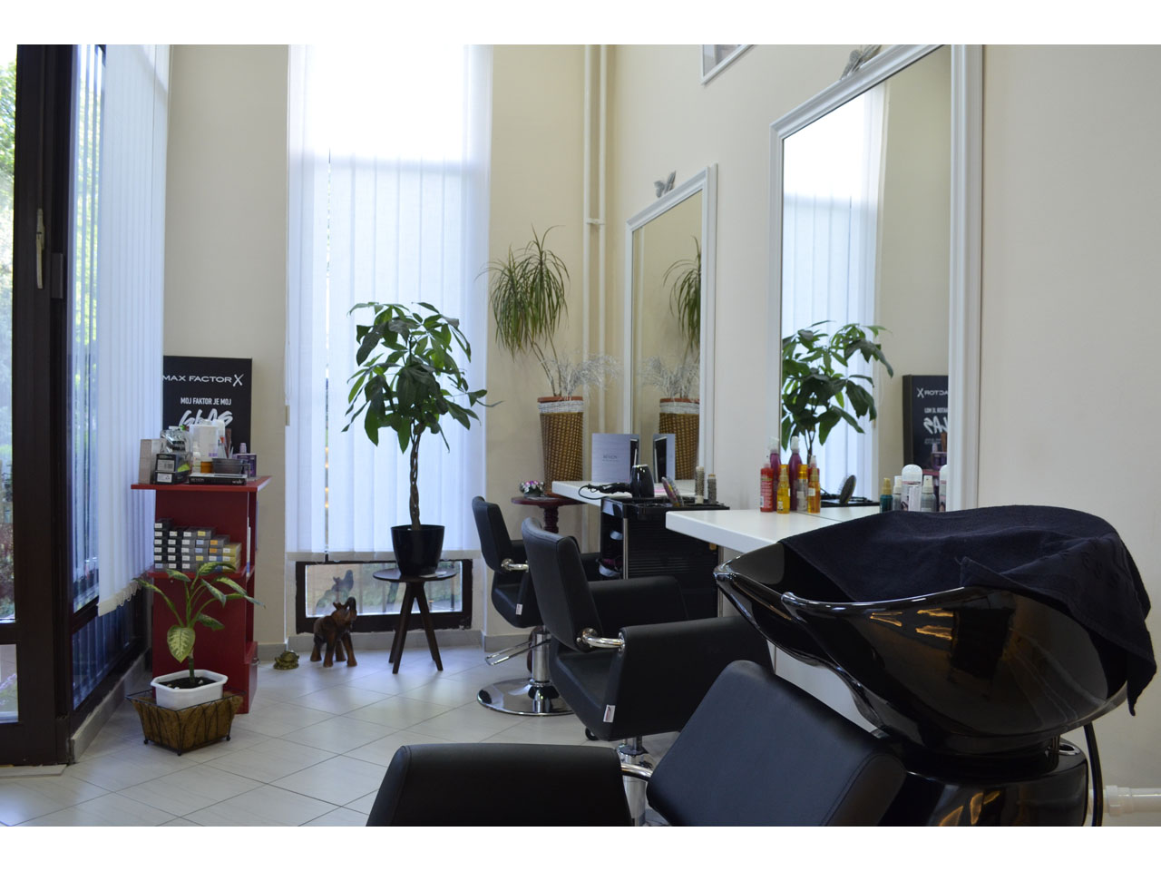 COSMETIC AND HAIRDRESSING STUDIO SI Hairdressers Belgrade - Photo 6