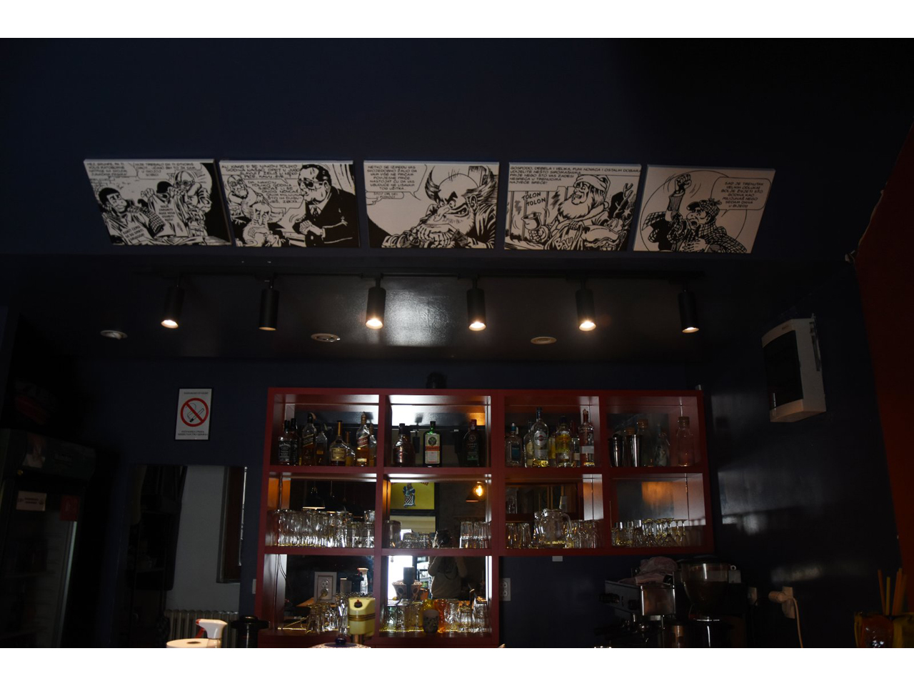 MAMI'S CAFFE Bars and night-clubs Belgrade - Photo 4