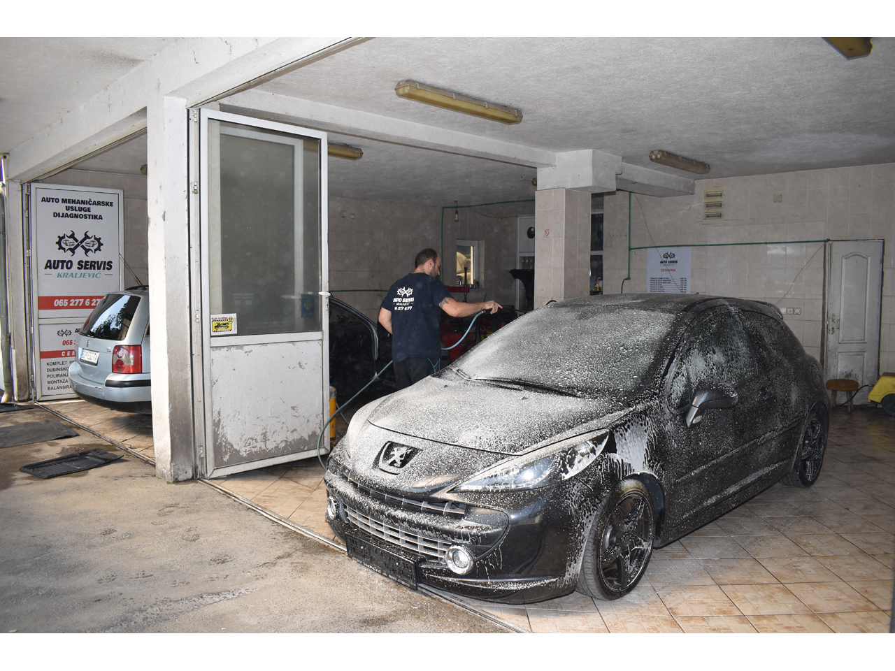 Photo 2 - AUTO SERVICE KRALJEVIC - CAR WASH, VULCANIZER, CAR REPAIRS Car-body mechanics Belgrade