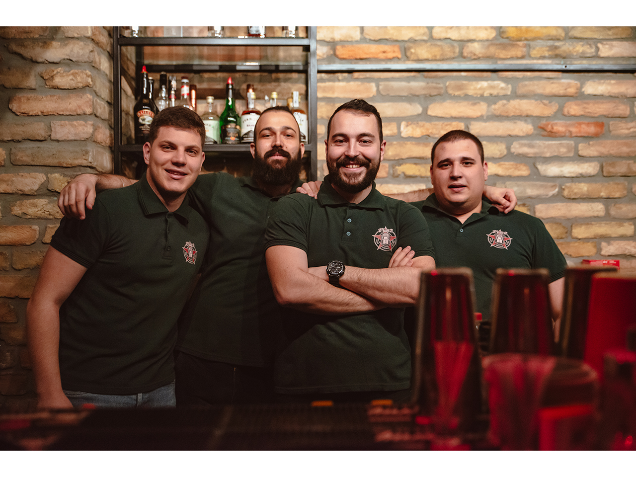 CAFE BAR I PIVNICA KRUG 2 Kafe barovi i klubovi Beograd