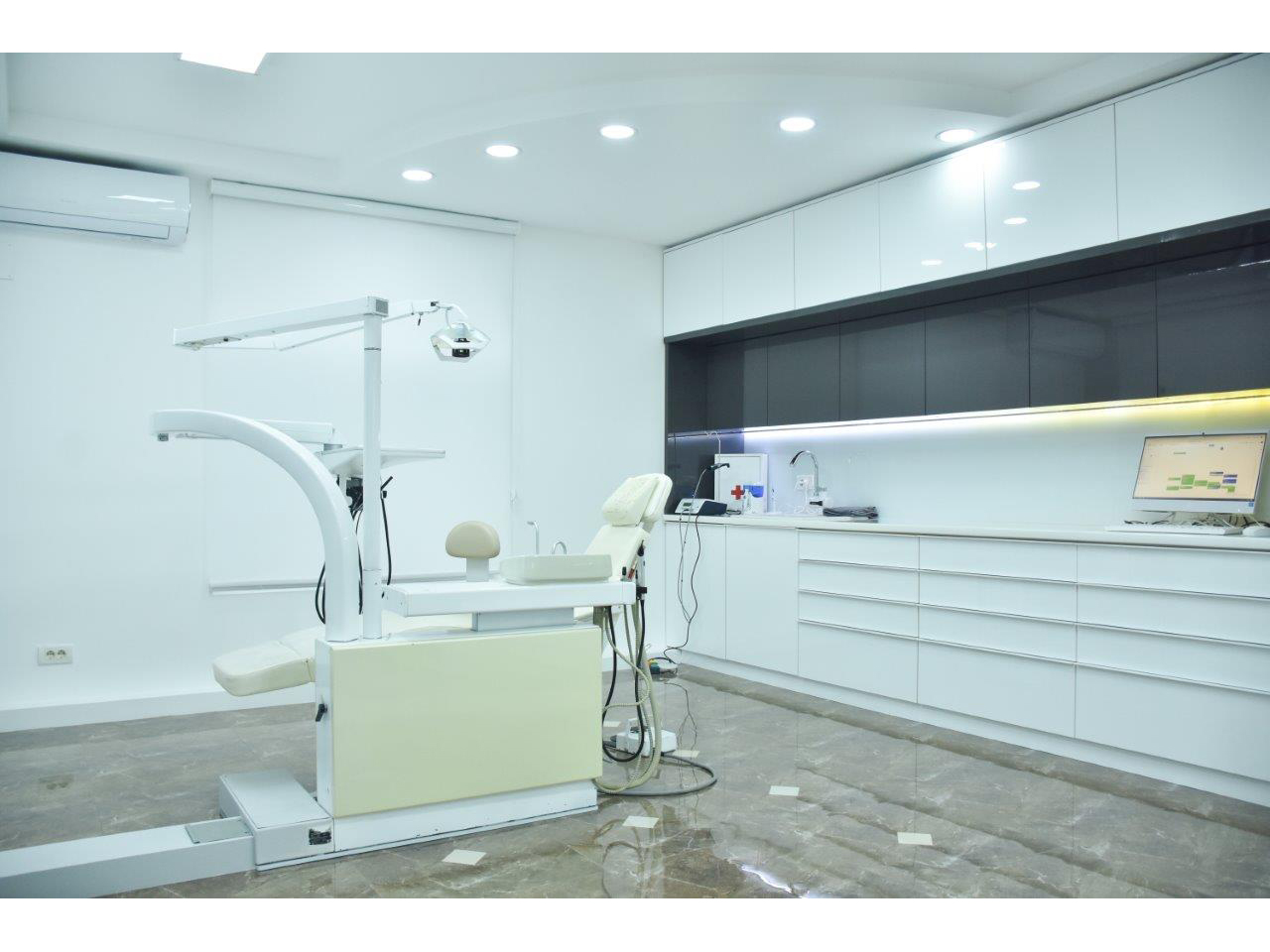 DENTAL DESIRE - DENTAL OFFICE AND ANTI AGING CENTER Dental surgery Belgrade - Photo 4