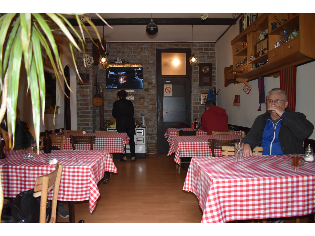 KAFANA BEZ IMENA Restorani Beograd - Slika 7