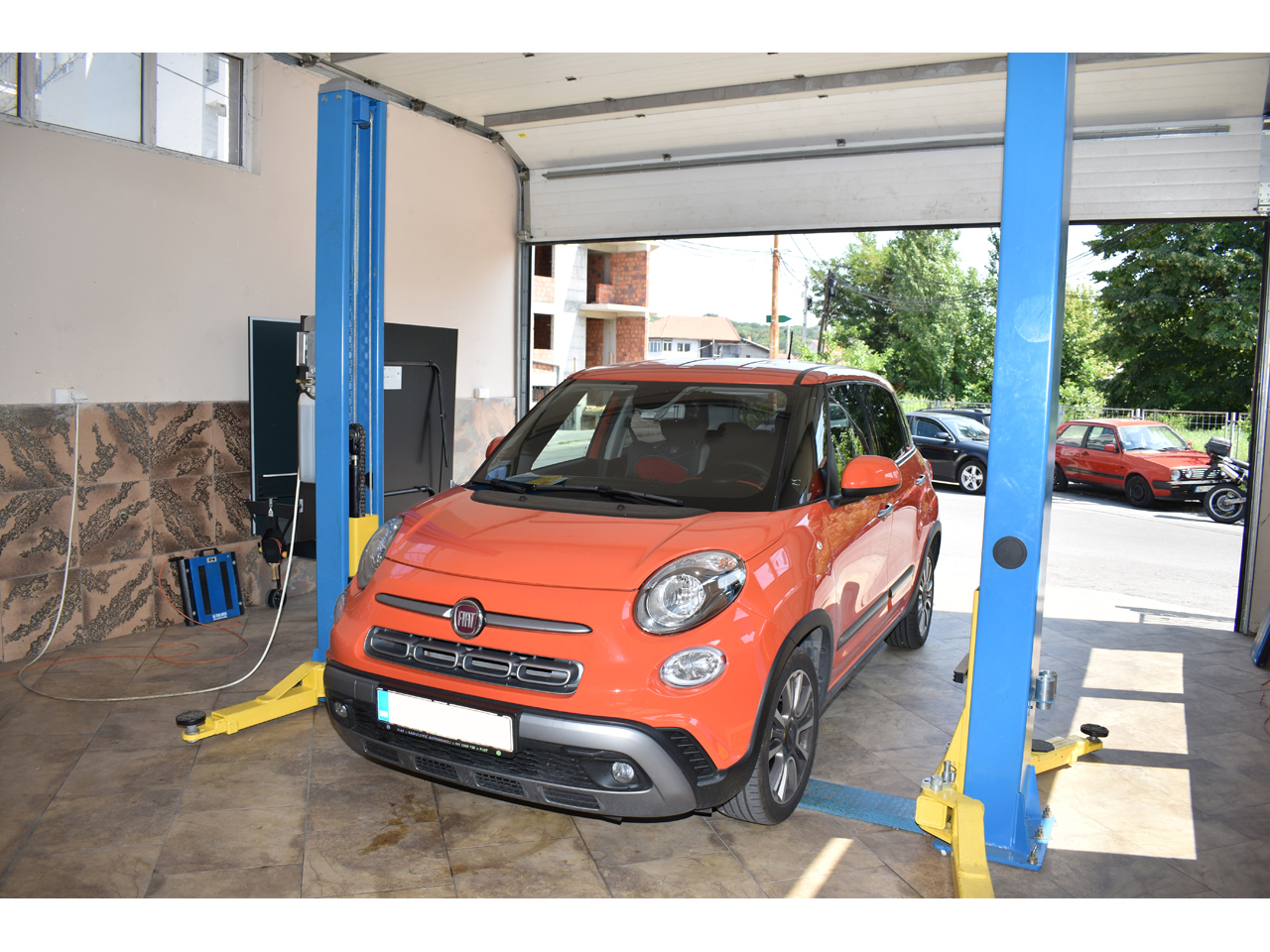 Photo 8 - TECHNICAL INSPECTION AND VEHICLE REGISTRATION STOP & GO Car wash Belgrade