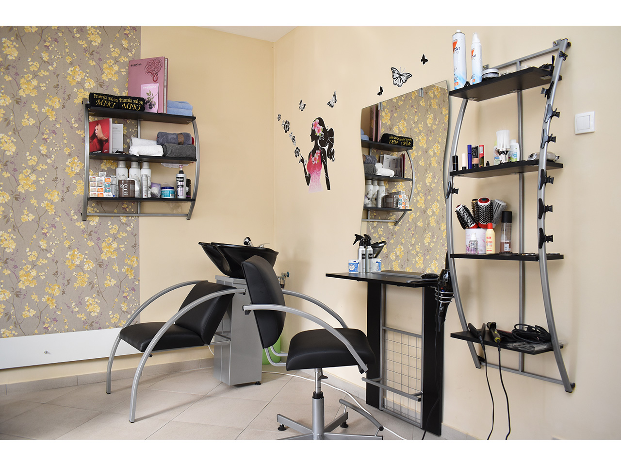 COSMETIC STUDIO AND HAIRDRESSER MIKI 14 Hairdressers Beograd