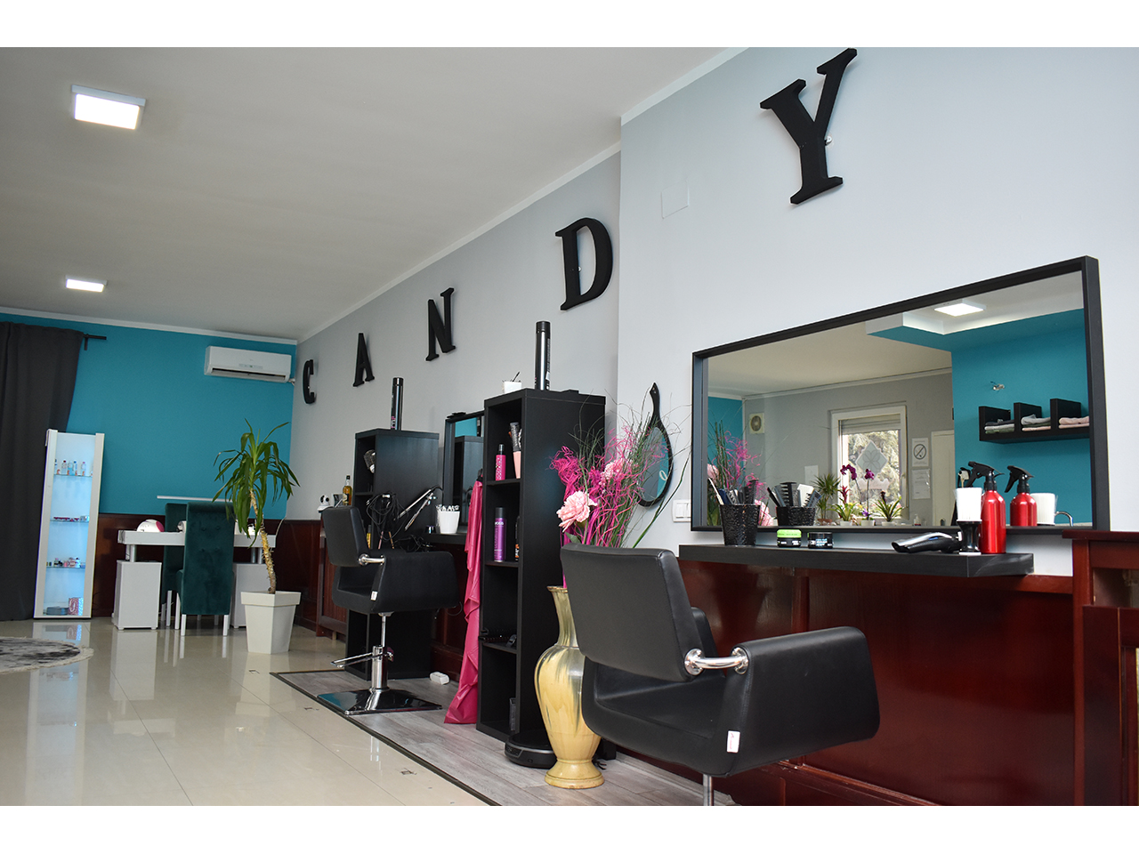 BEAUTY CANDY STUDIO Hairdressers Beograd