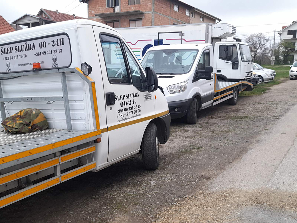 AUTO CENTER FENIKS Towing service Beograd