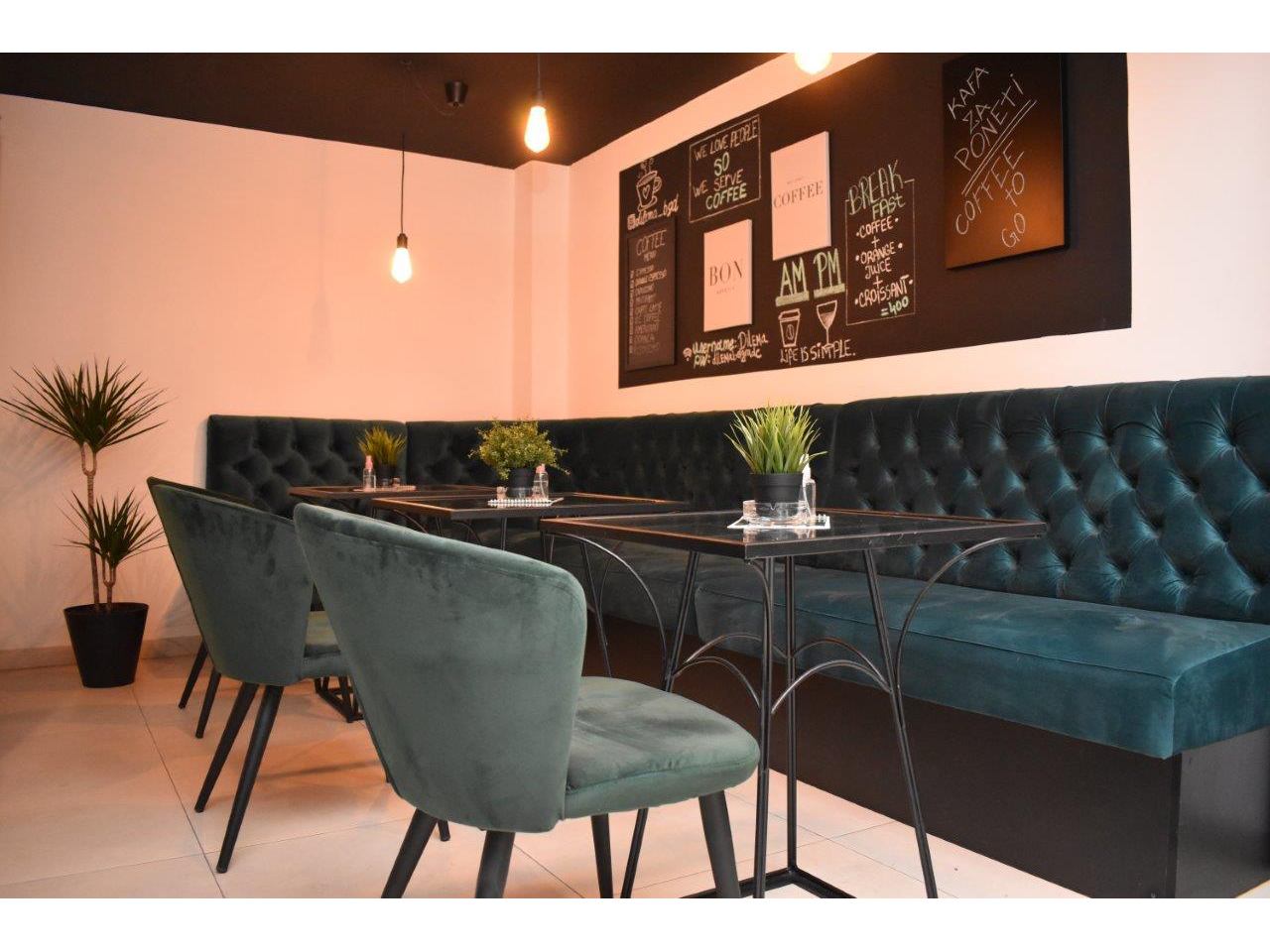 CAFFE & LOUNGE BAR DILEMA Bars and night-clubs Beograd