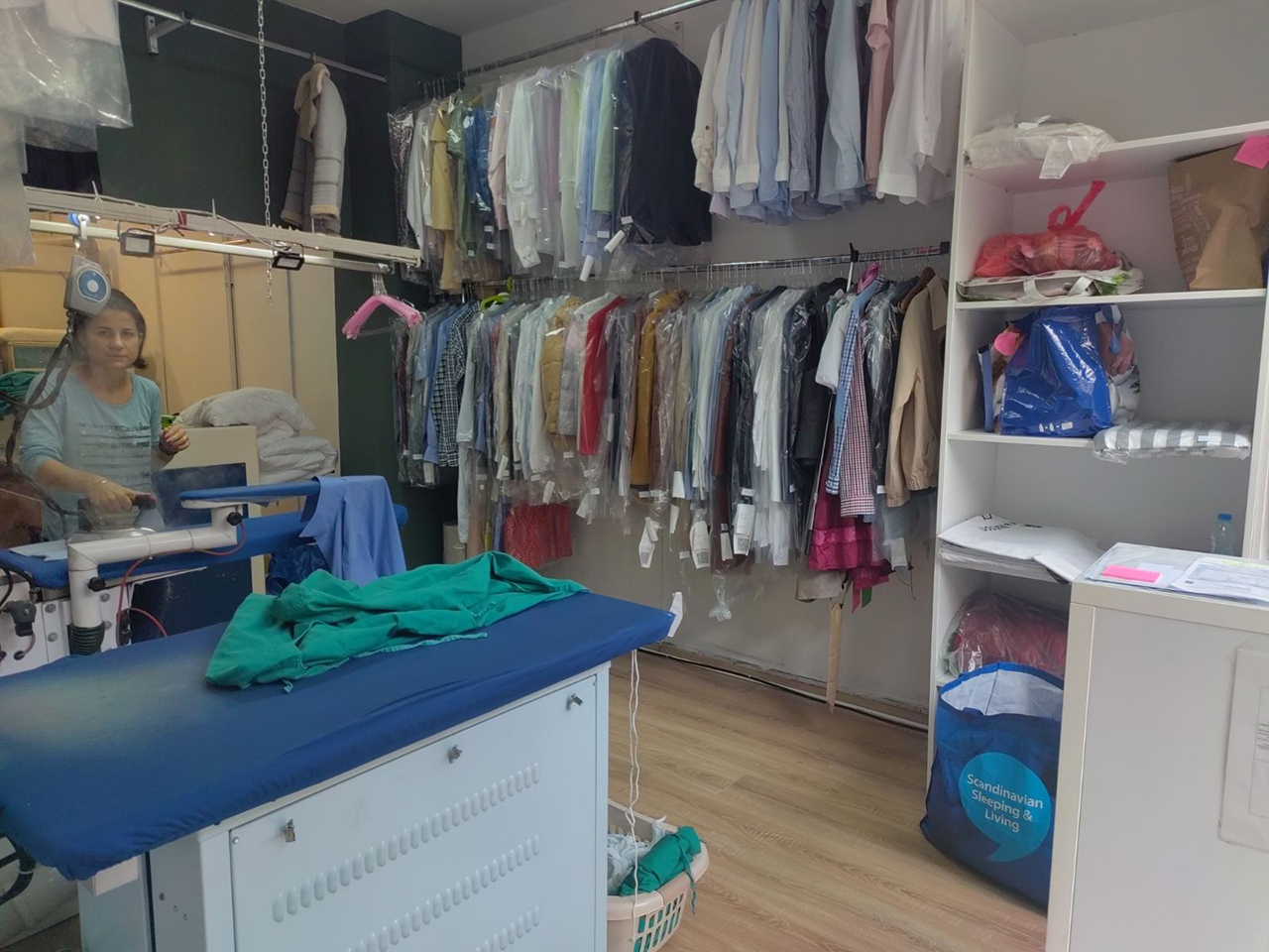 DRY CLEANING AND LAUNDRY SUPER WASH 1 Dry-cleaning Beograd