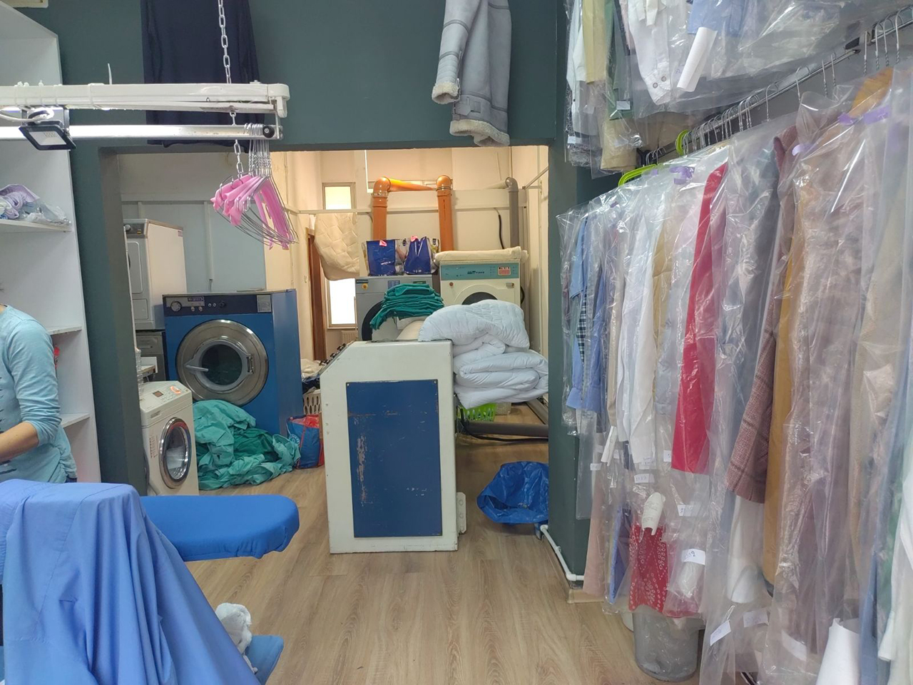 DRY CLEANING AND LAUNDRY SUPER WASH 1 Laundries Beograd