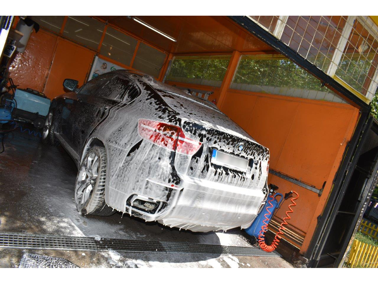 CAR WASH BLACK & SHINE Car wash Belgrade - Photo 5