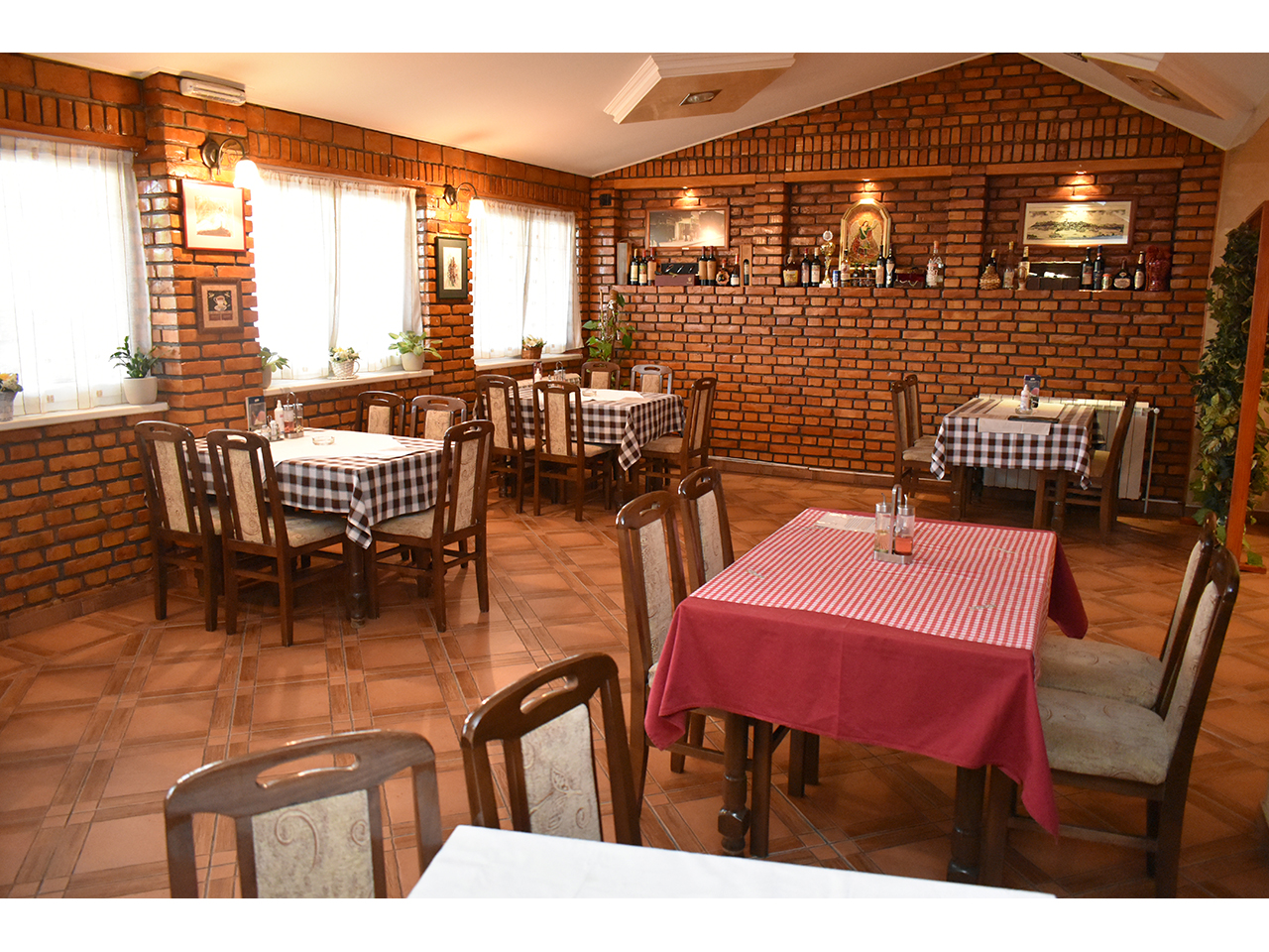 RESTAURANT PORODICNO BLAGO Restaurants Belgrade - Photo 4