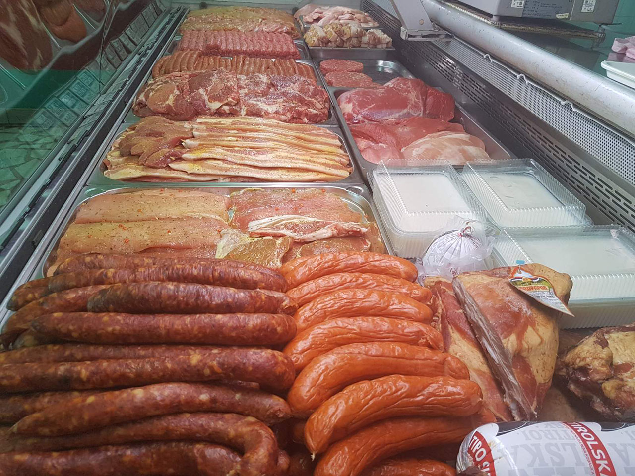 LOVAC BUTCHER AND RESTAURANT Butchers, meat products Beograd