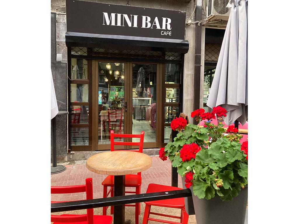 CAFFE MINI BAR Bars and night-clubs Belgrade - Photo 1
