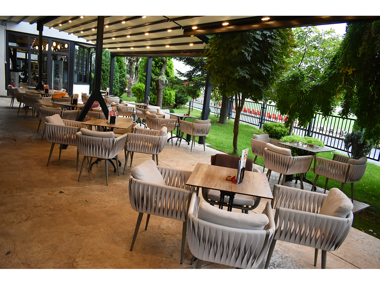 CAFFE BAR ORLOVI Bars and night-clubs Beograd