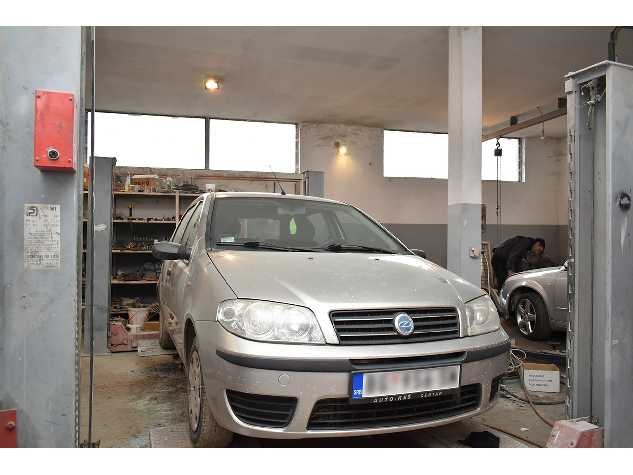 Photo 2 - CAR SERVICE BBN - BODYWORK AND CAR PAINTING Replacement parts Belgrade