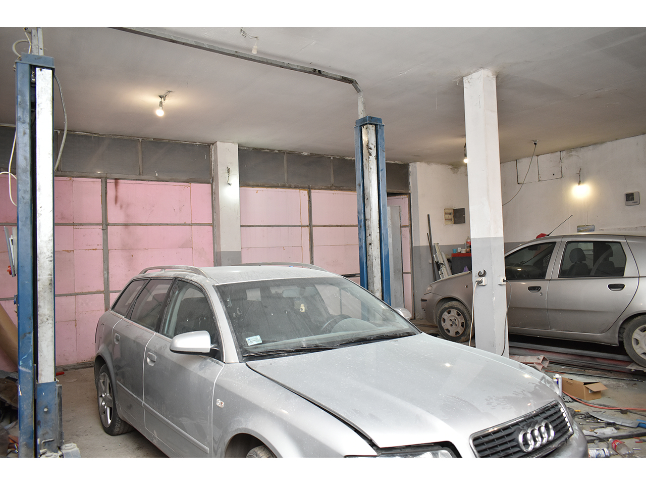 Photo 4 - CAR SERVICE BBN - BODYWORK AND CAR PAINTING Replacement parts Belgrade