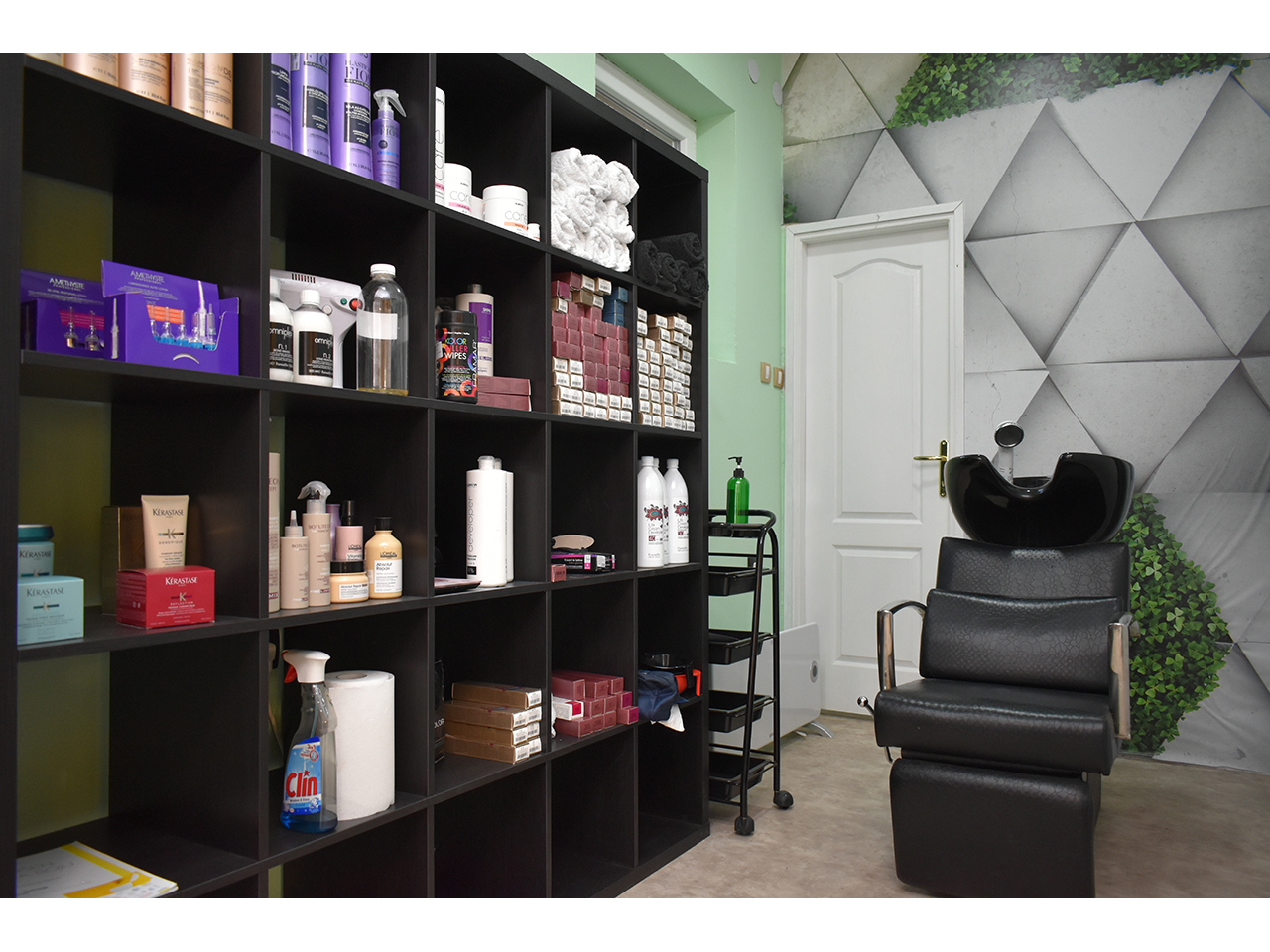 NATURA HAIR AND BEAUTY STUDIO Hairdressers Beograd